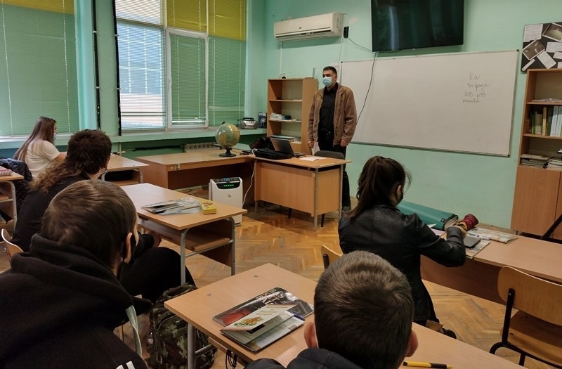 Следовател от Окръжна прокуратура - Велико Търново изнесе открит урок за безопасното използване на интернет 